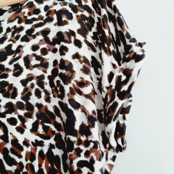 CABI Boxy Asymmetric Hem Soft Short Sleeve Leopard T-shirt Top Sz M - Picture 6 of 8